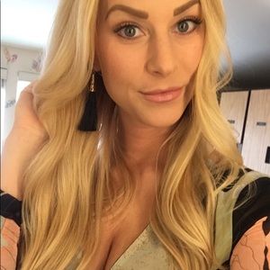 Meet your Posher, Casey